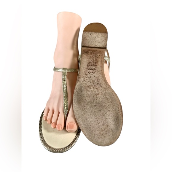 CHANEL Metallic Gold Thong T-Strap Sandals
Made in Italy - Picture 10 of 16